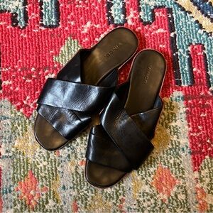 Vince Tamara Flat Leather Slide Sandals in black size 9M